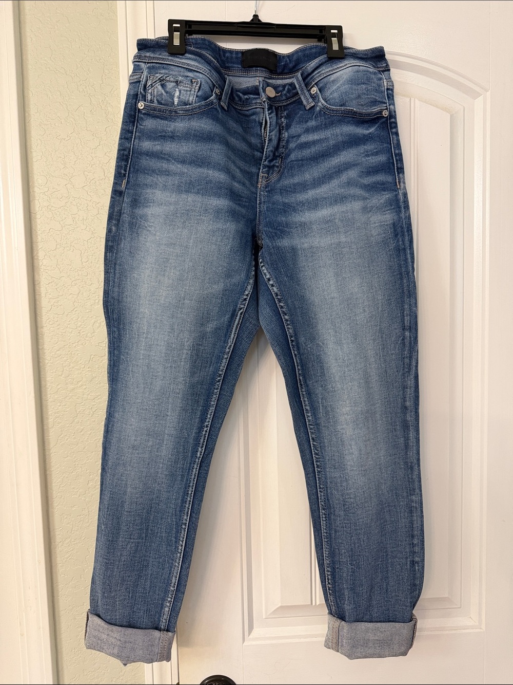 Buckle Black Women's Mid Wash Blue Relaxed Fit Jeans